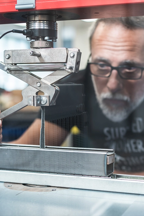 Photo des tests R&D sur les matériaux de nos produits